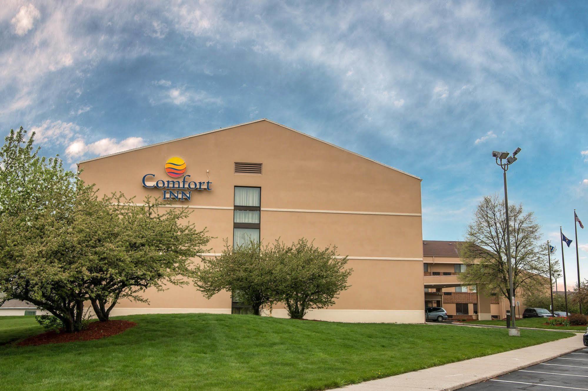 Comfort Inn Lansing Exterior photo